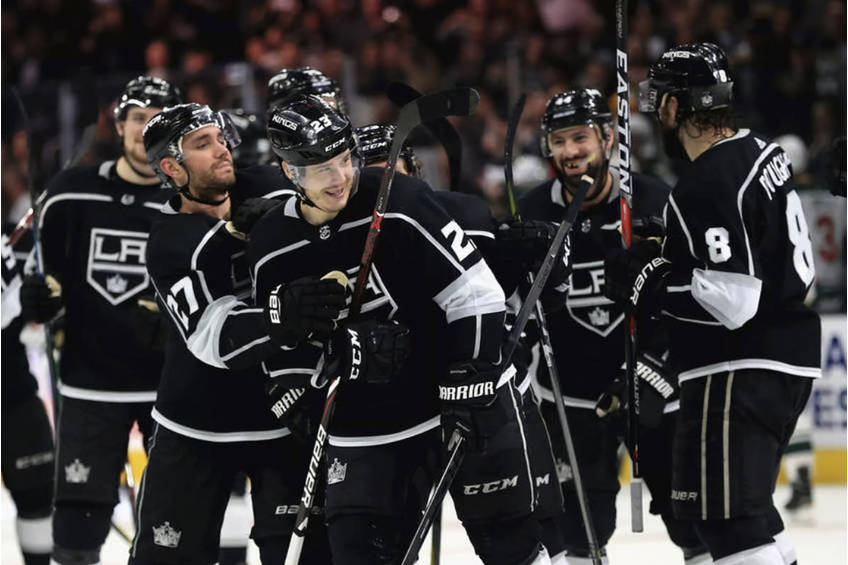 FAN+  Experience professional Ice Hockey with the Los Angeles Kings in L.A